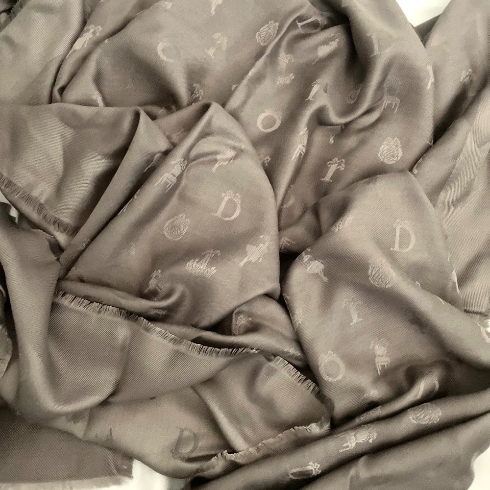 Christian Dior grey/silver wool scarf 140x140cm
